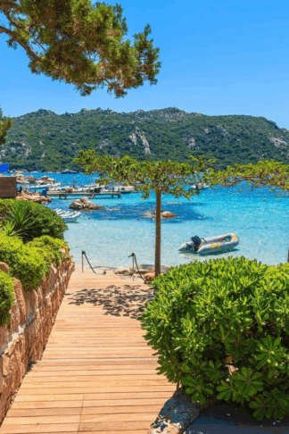 Fly & drive naar Sardinië en Corsica incl. vlucht, huurauto en ontbijt
